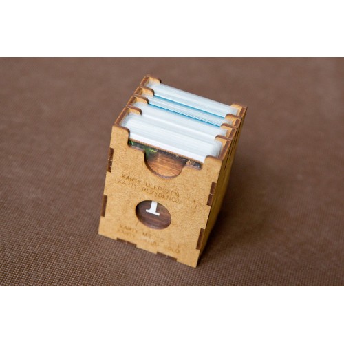 reDrewno Insert pasujący do gry...