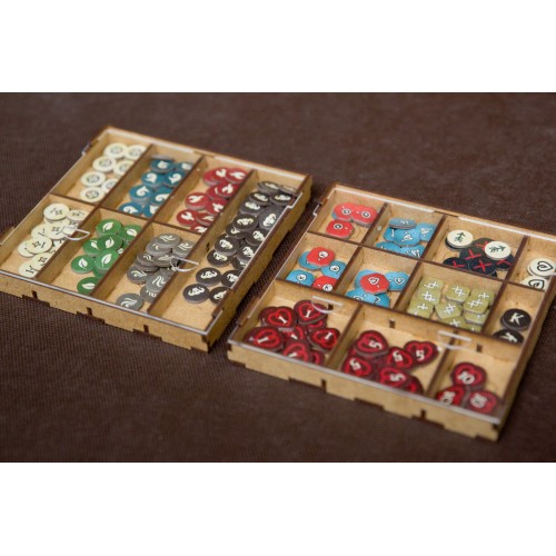 reDrewno Insert pasujący do gry...