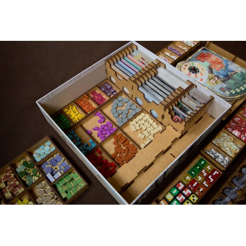 reDrewno Insert pasujący do gry...