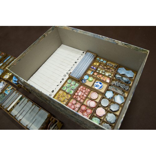 reDrewno Insert pasujący do gry...